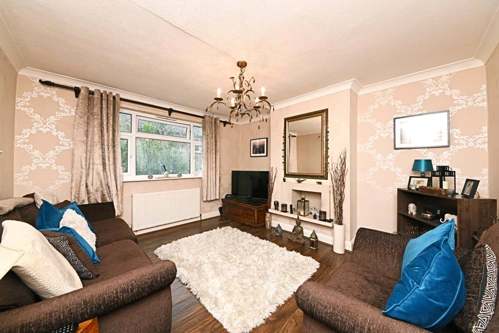 2 bed ground floor maisonette for sale in Prince George Avenue, Oakwood 3