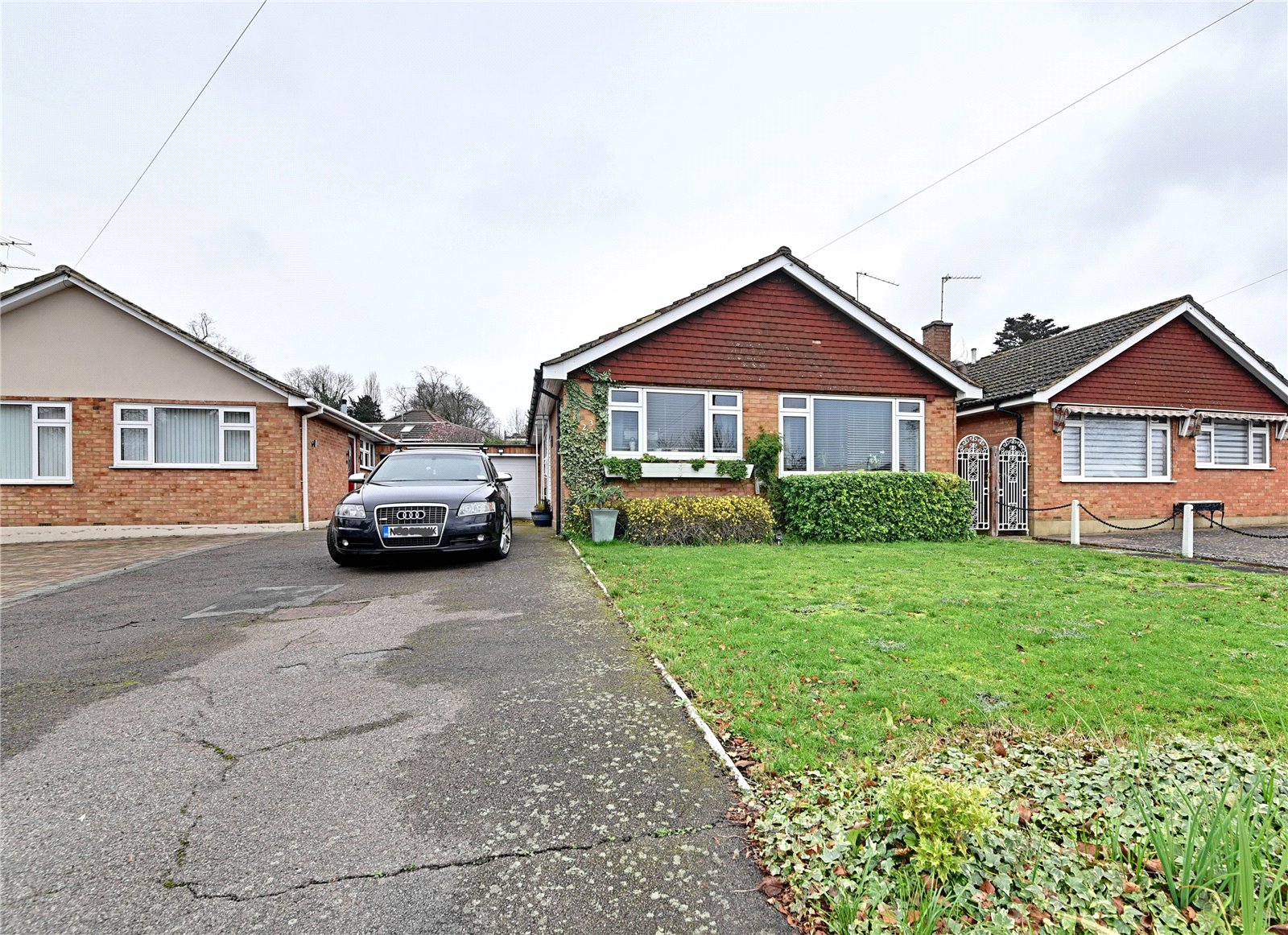 2 bed detached bungalow for sale in Silvercliffe Gardens, Barnet 9