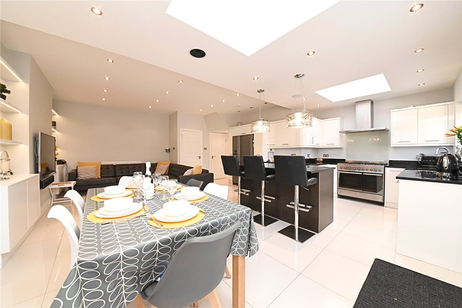 4 bed terraced house for sale in Brunswick Grove, Friern Barnet 1