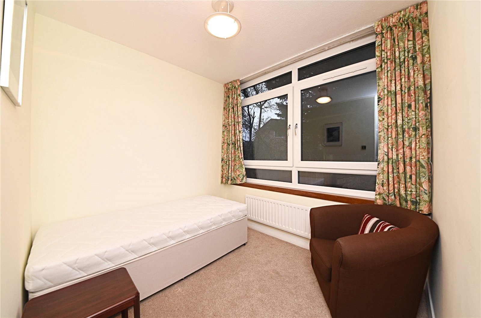 2 bed apartment for sale in Westchester Drive, Hendon 6