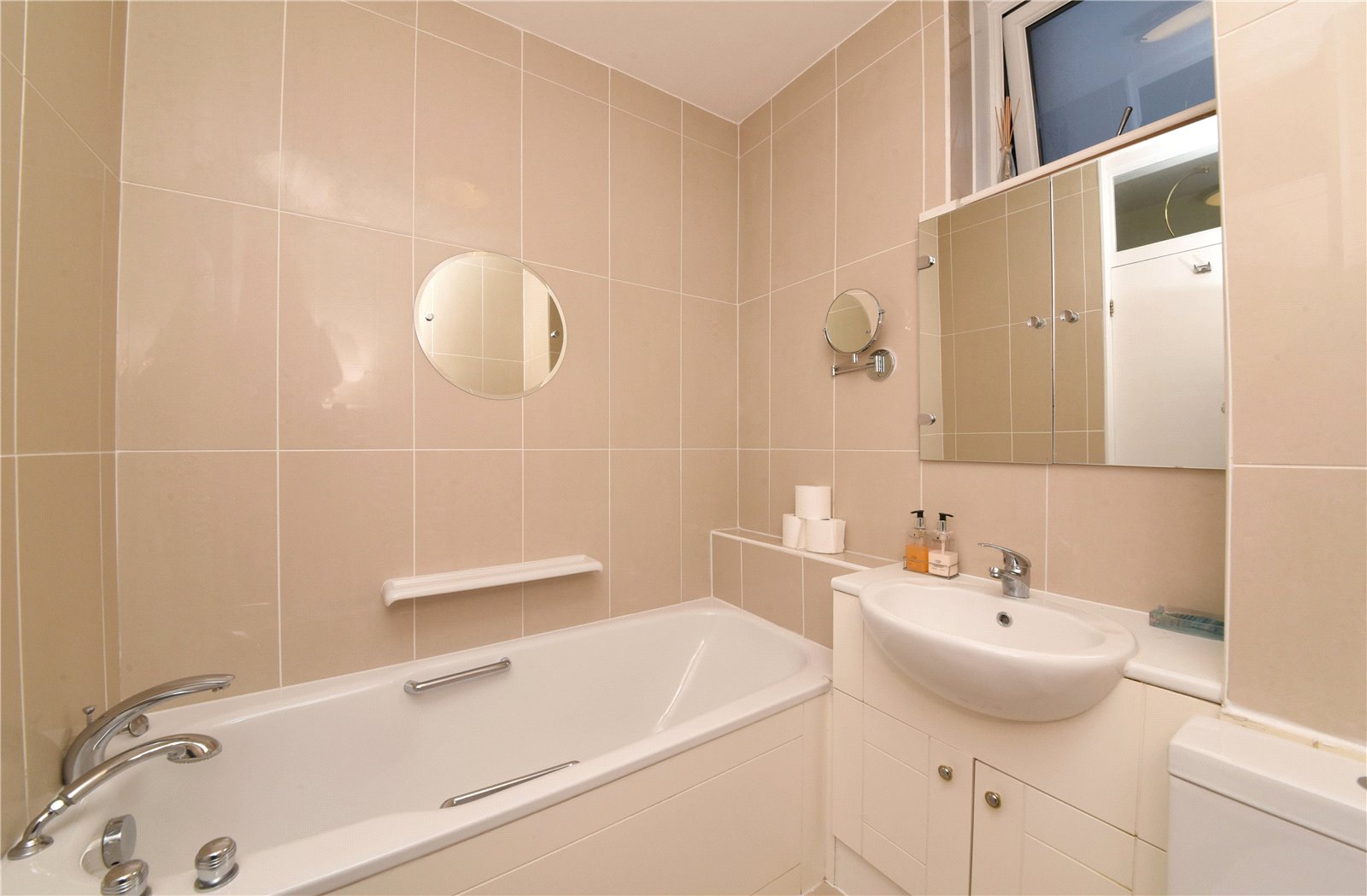 2 bed apartment for sale in Westchester Drive, Hendon 4
