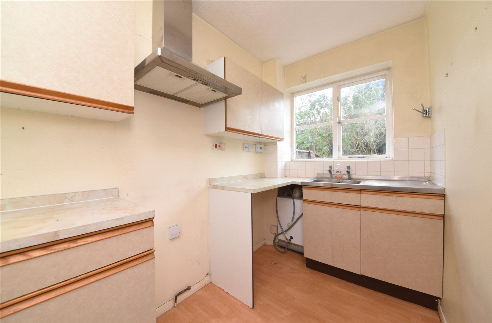 2 bed terraced house for sale in Boleyn Way, New Barnet 2