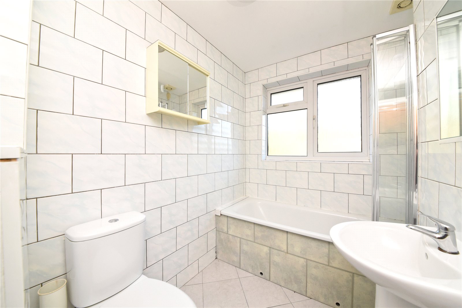 2 bed maisonette for sale in Bramley Close, Oakwood 8