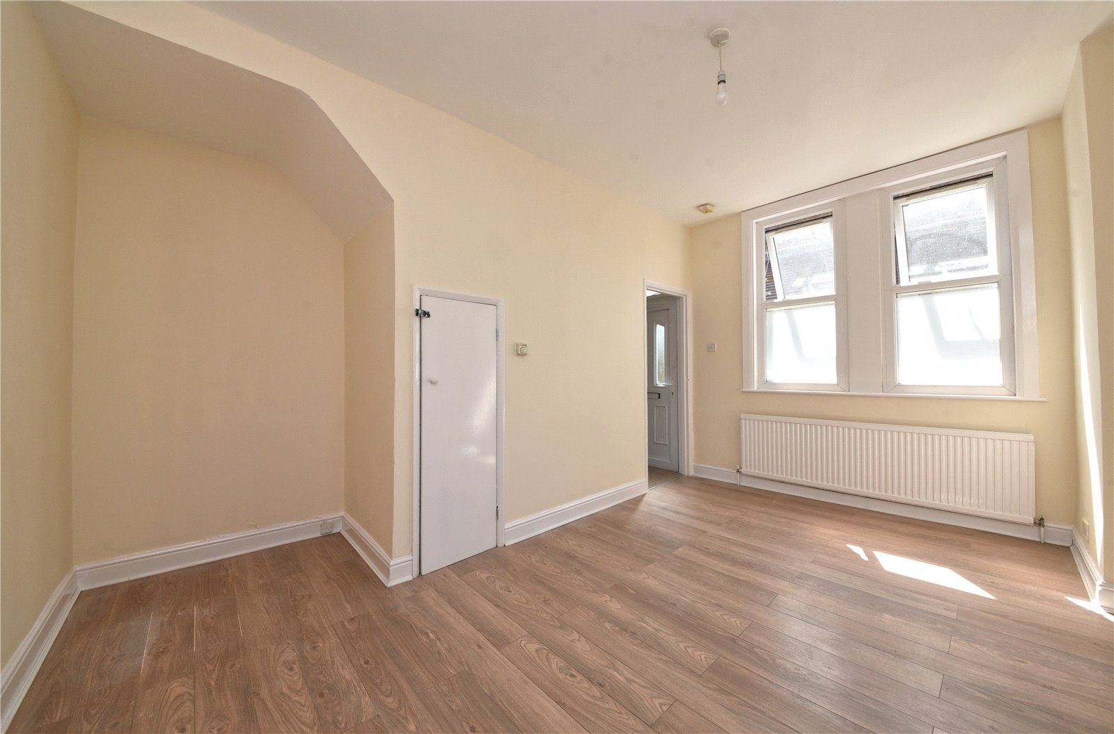 3 bed end of terrace house for sale in Bush Hill Park, Enfield 4