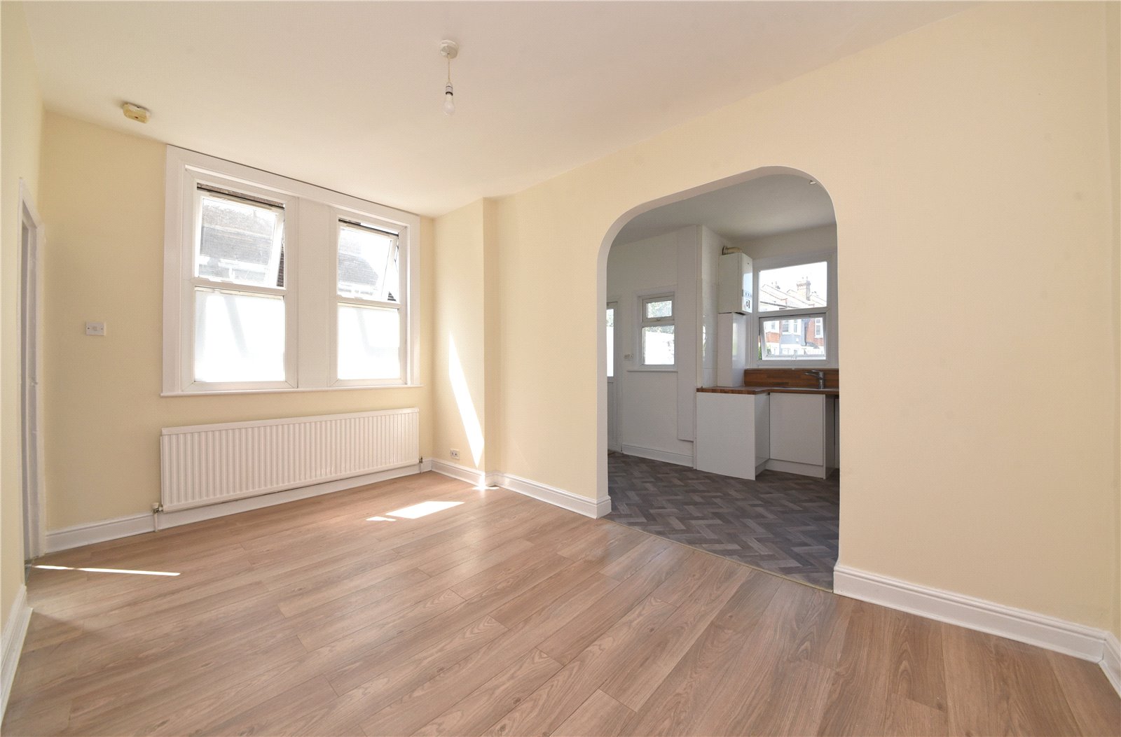3 bed end of terrace house for sale in Bush Hill Park, Enfield 2
