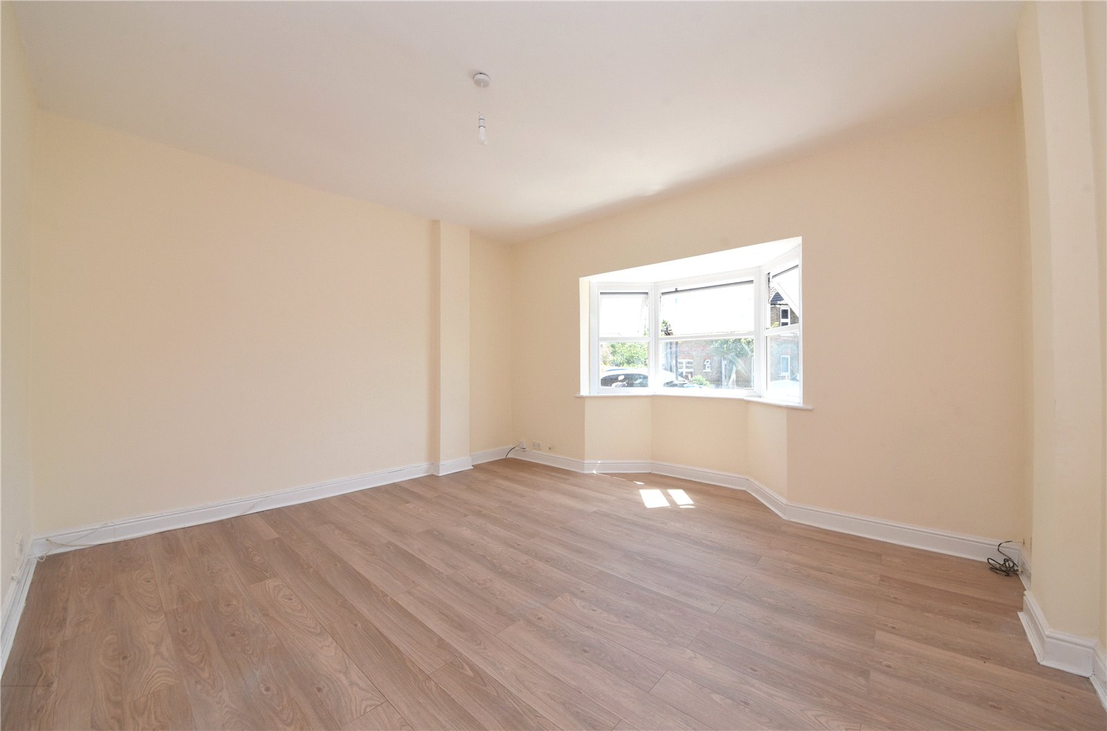 3 bed end of terrace house for sale in Bush Hill Park, Enfield 3