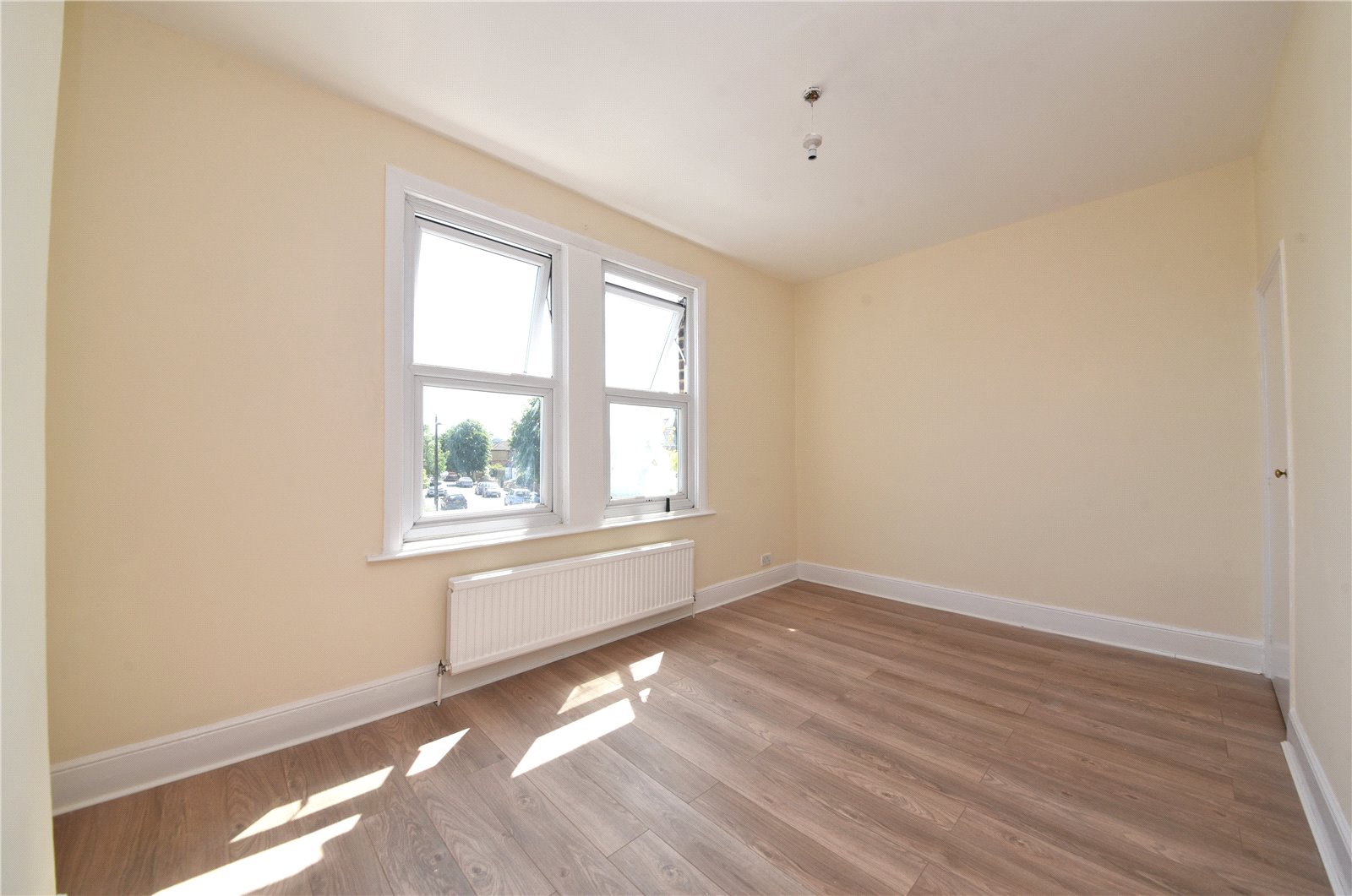 3 bed end of terrace house for sale in Bush Hill Park, Enfield 7