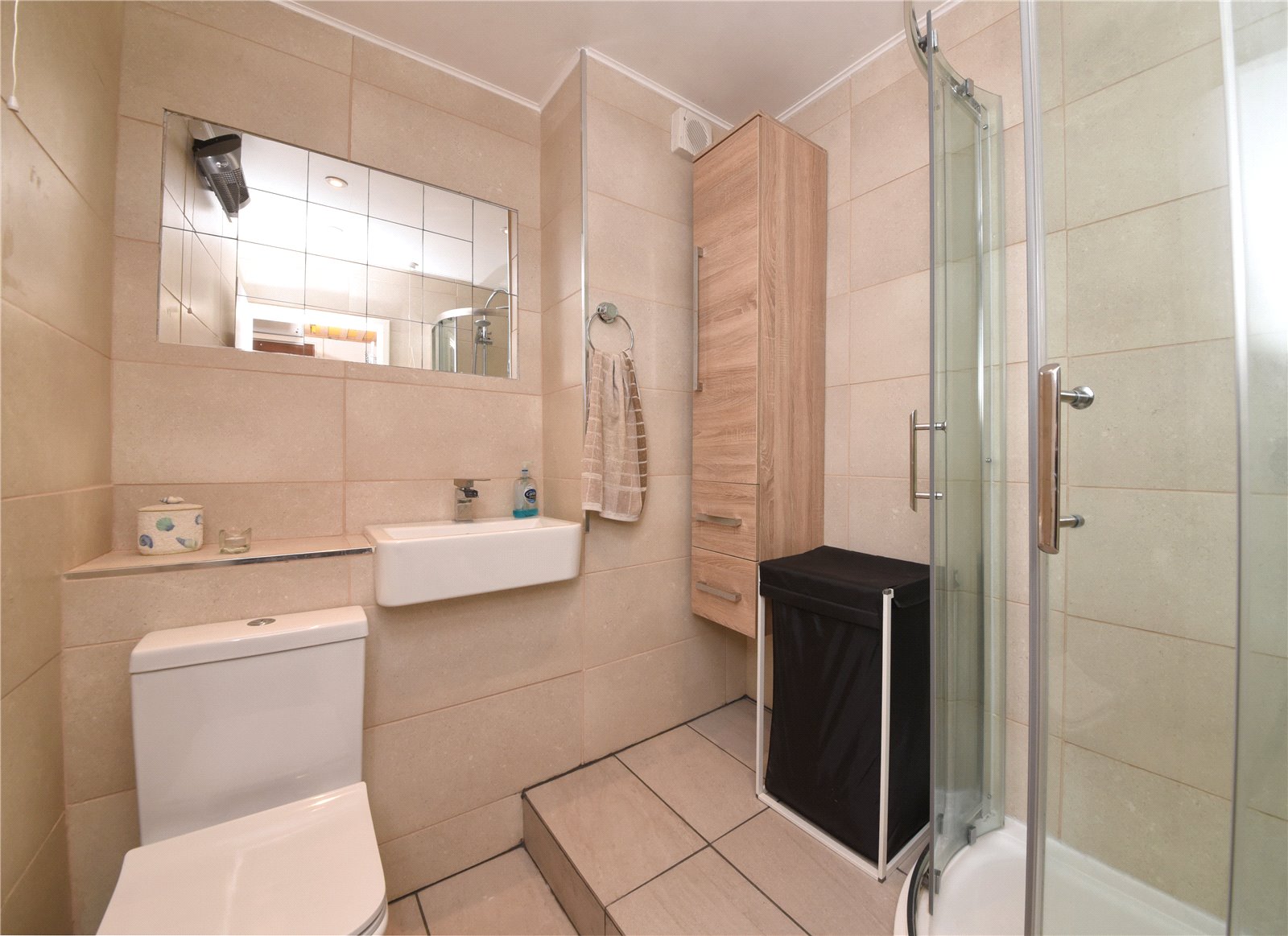 Apartment for sale in Glyn Avenue, New Barnet 4