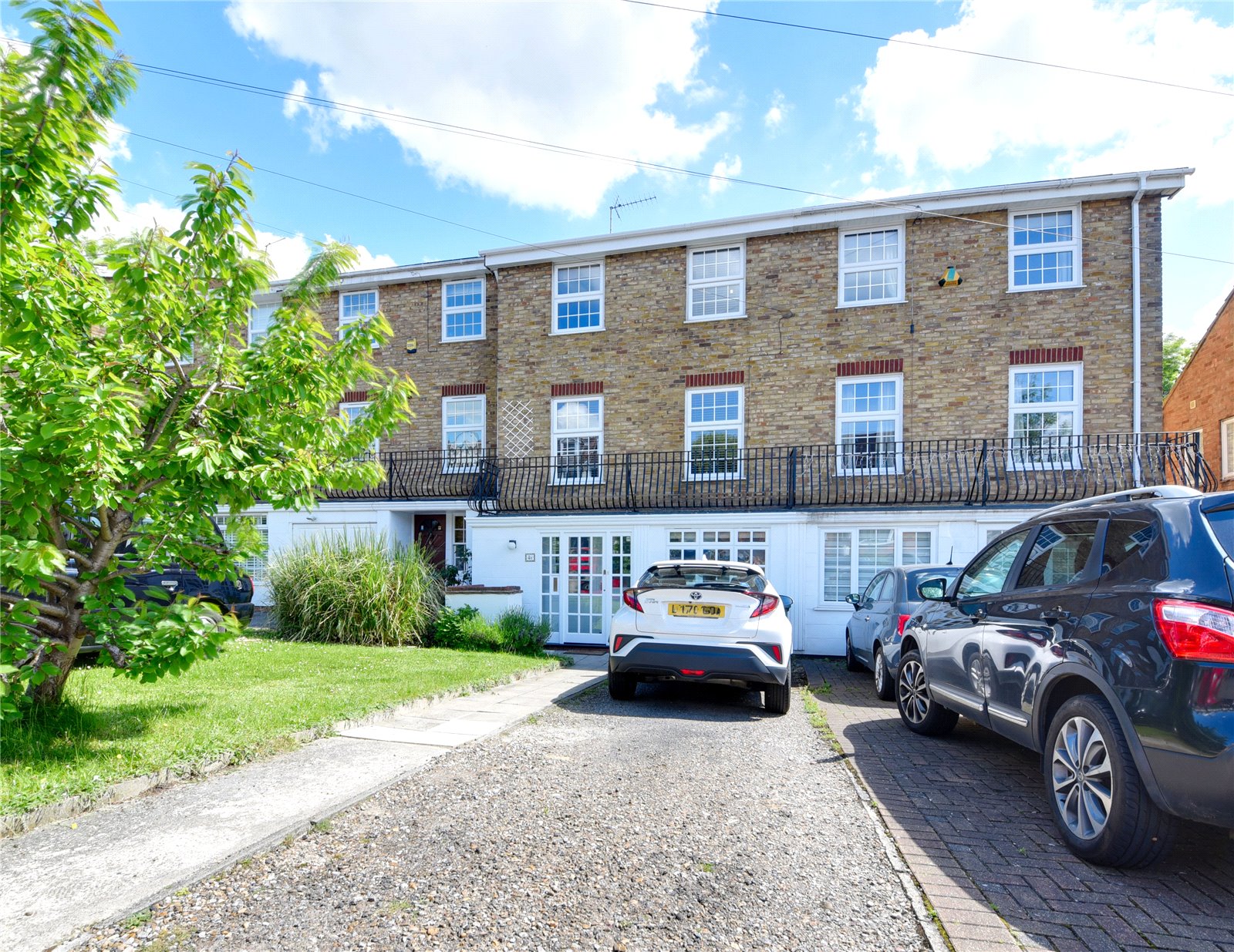 4 bed terraced house for sale in York Road, New Barnet 1