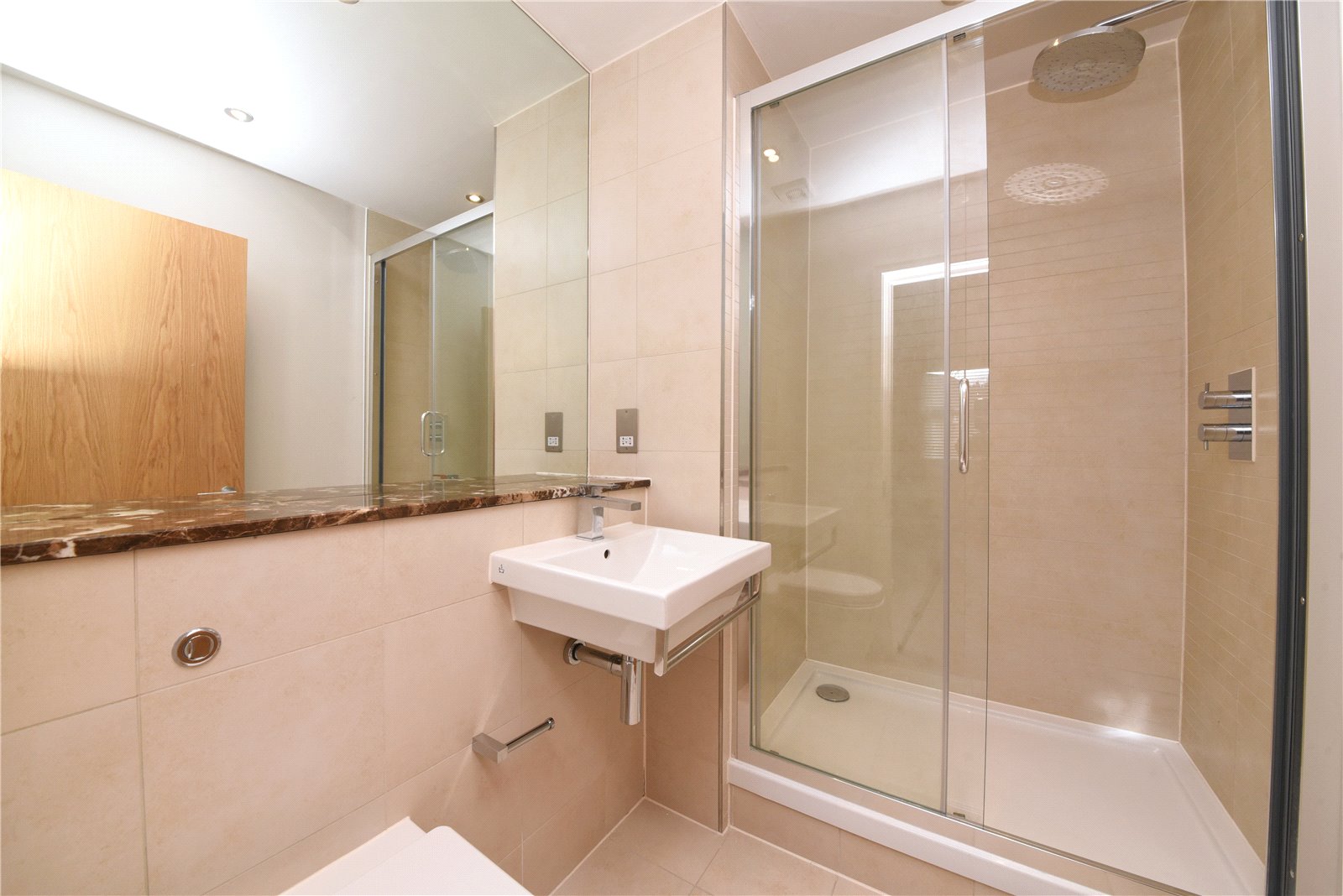 2 bed ground floor flat for sale in Mill Hill East 3