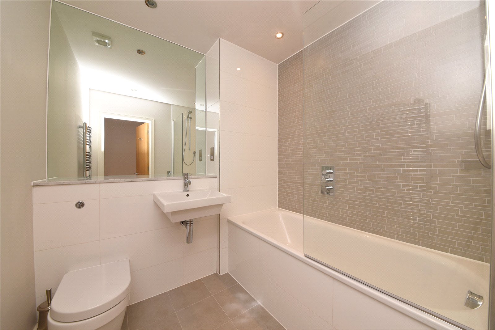 2 bed ground floor flat for sale in Mill Hill East 5