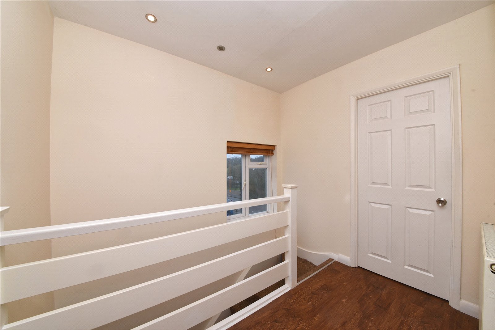 2 bed ground floor maisonette to rent in High Street, Bushey 6