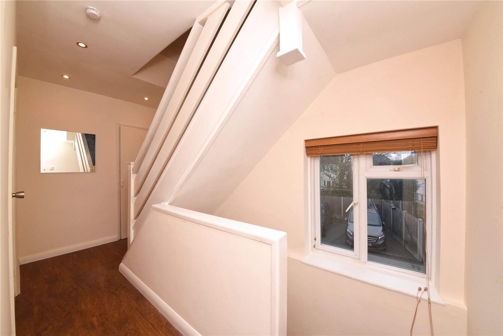 2 bed ground floor maisonette to rent in High Street, Bushey 9