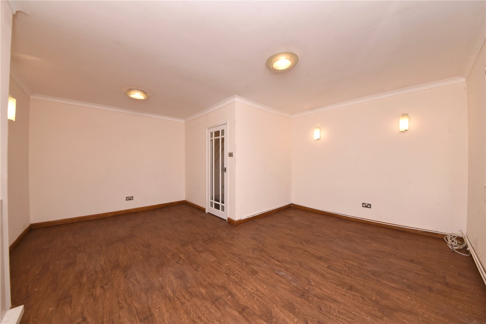 2 bed ground floor maisonette to rent in High Street, Bushey 10