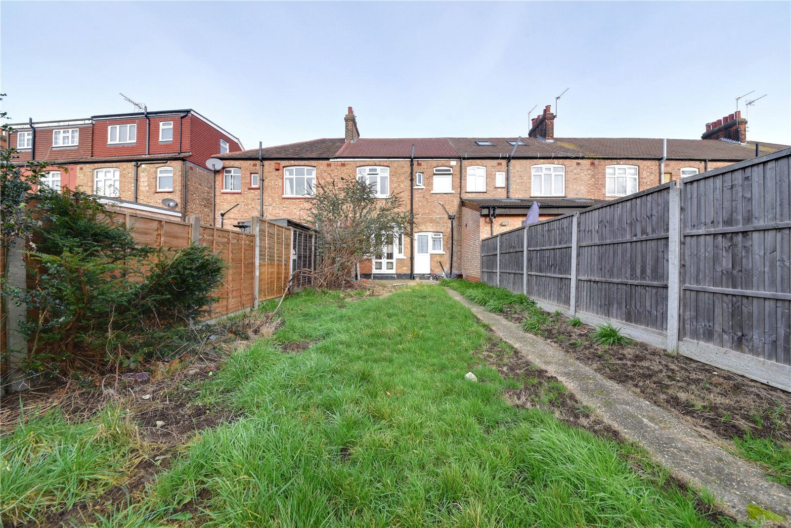 3 bed terraced house for sale in Winchmore Hill 3