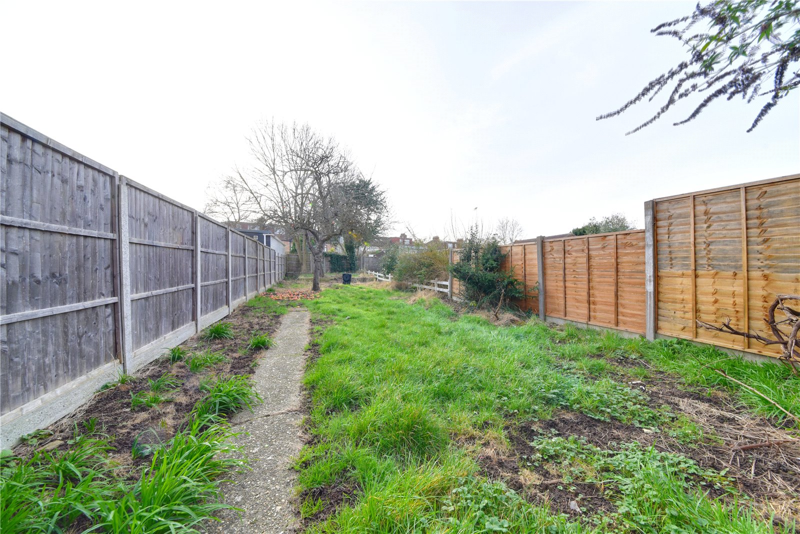 3 bed terraced house for sale in Winchmore Hill 9