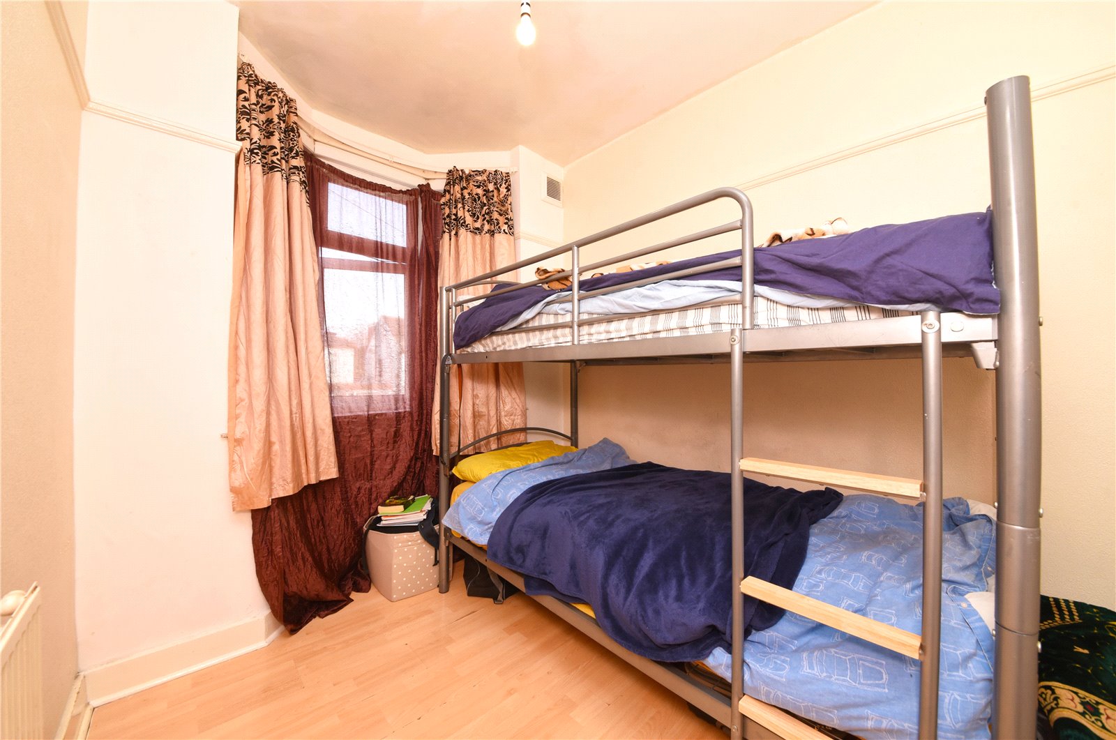 3 bed terraced house for sale in Winchmore Hill 6