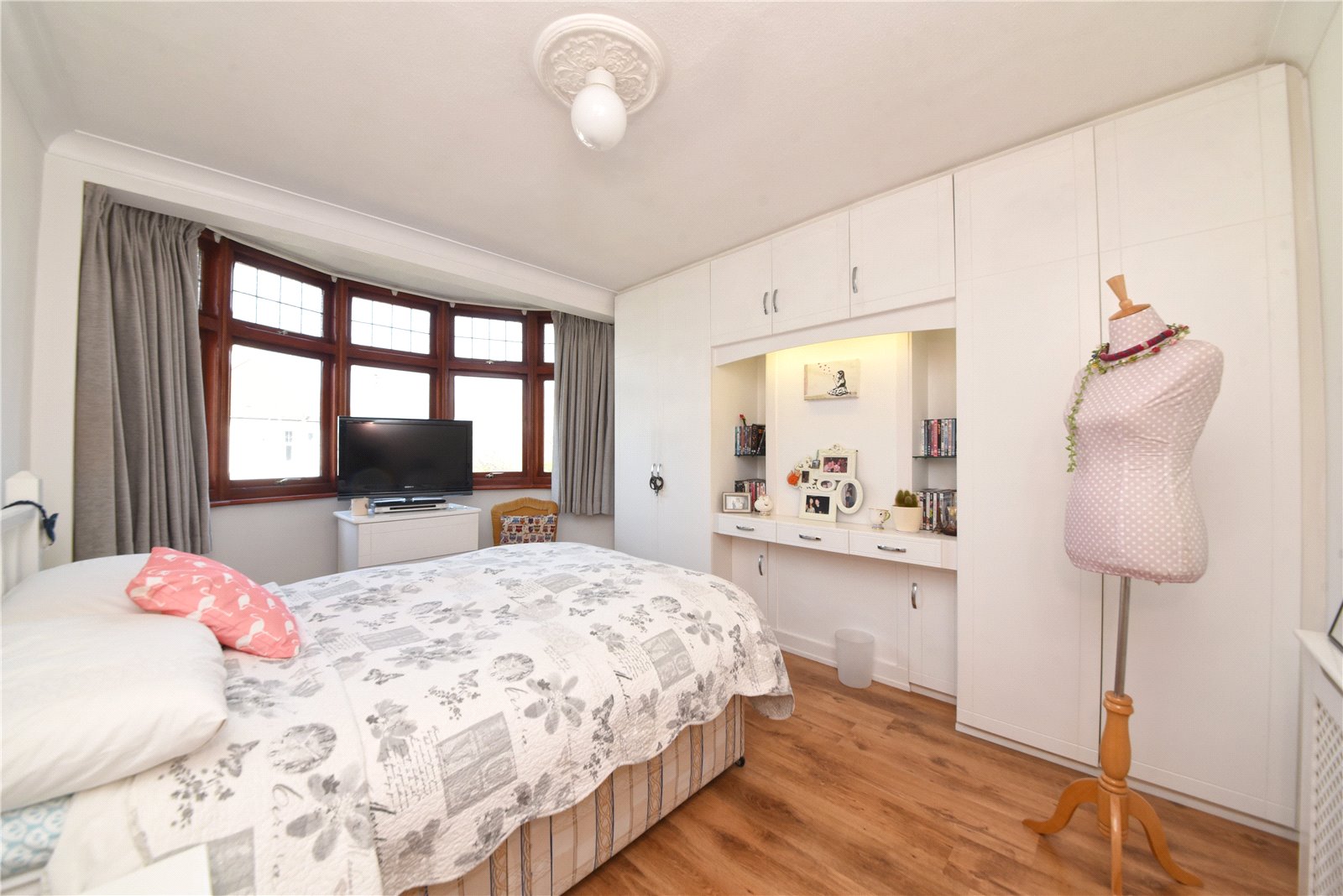 5 bed semi-detached house for sale in Uplands Road, East Barnet 9