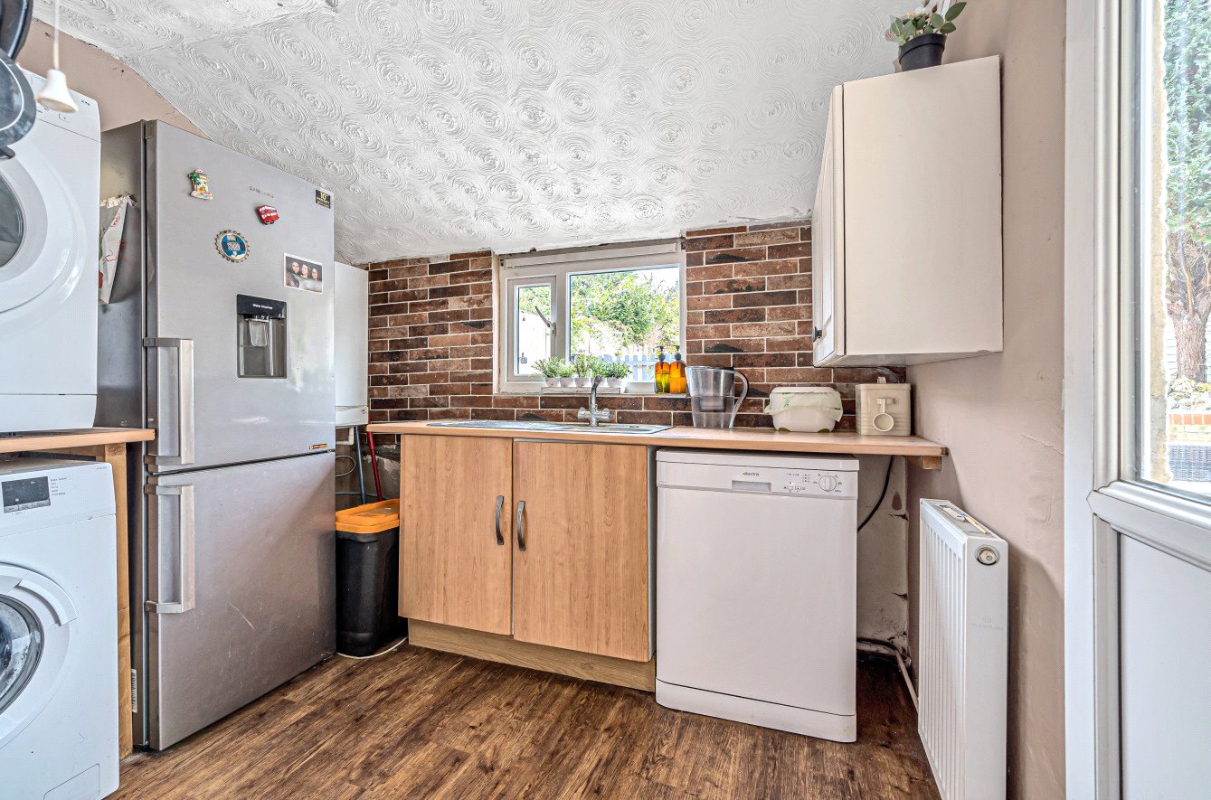 3 bed semi-detached house for sale in Primrose Hill, Kings Langley 11