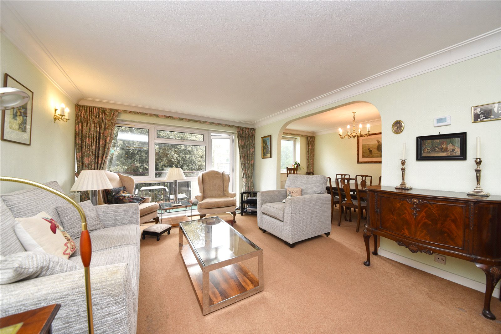 3 bed apartment for sale in Ballards Lane, Finchley 2