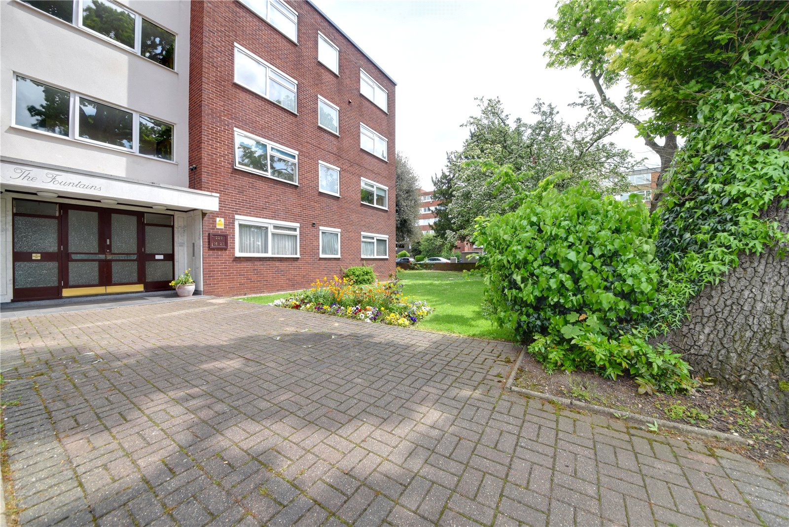 3 bed apartment for sale in Ballards Lane, Finchley 10