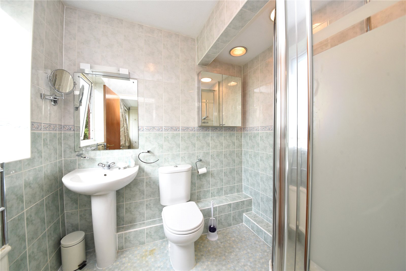 3 bed apartment for sale in Ballards Lane, Finchley 11