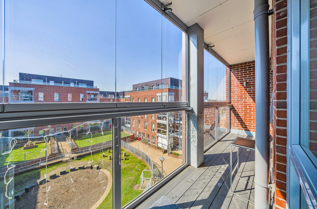 3 bed apartment for sale in Wilkinson Close, London 3