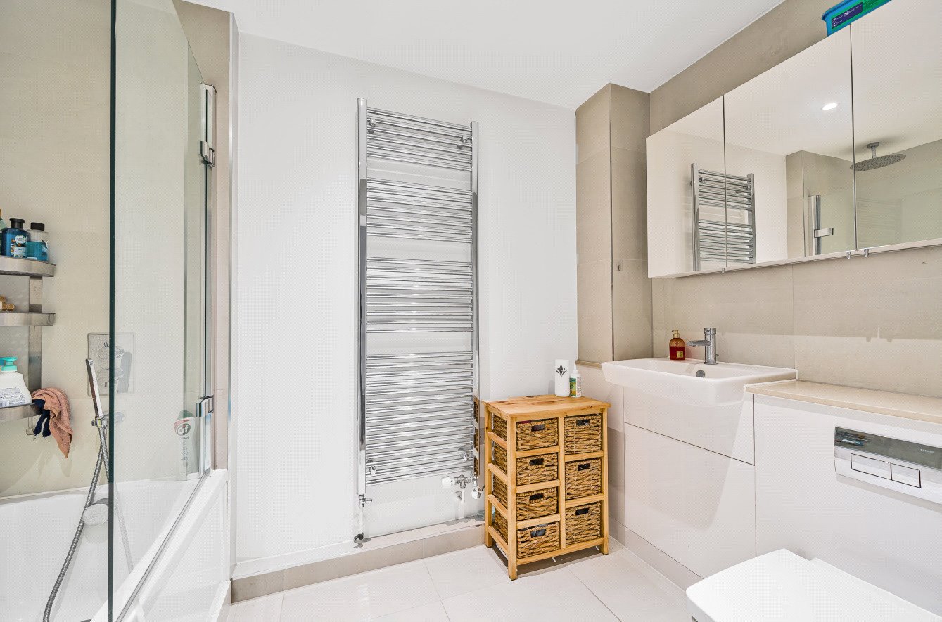 3 bed apartment for sale in Wilkinson Close, London 7