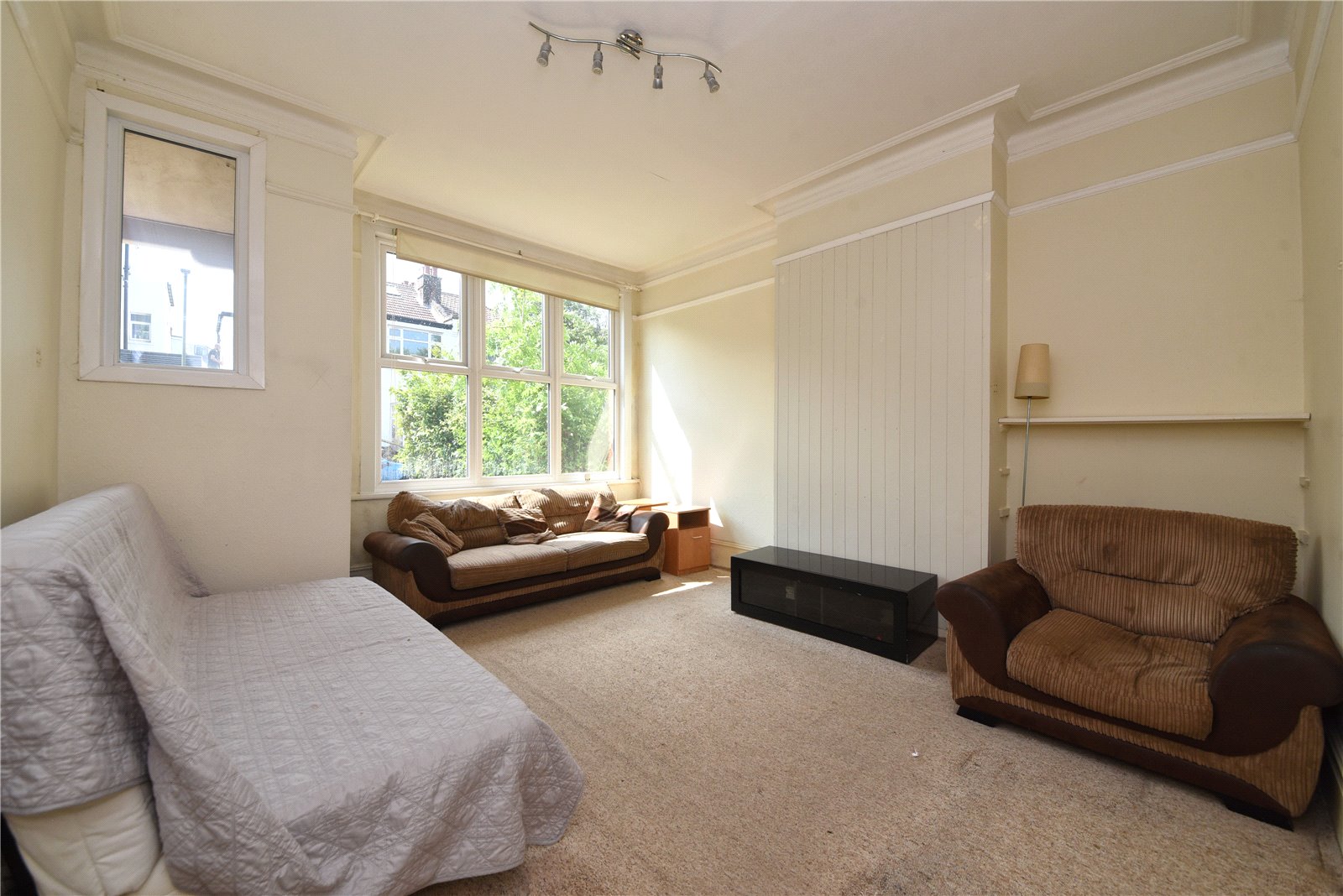1 bed ground floor flat for sale in Rowsley Avenue, Hendon 2