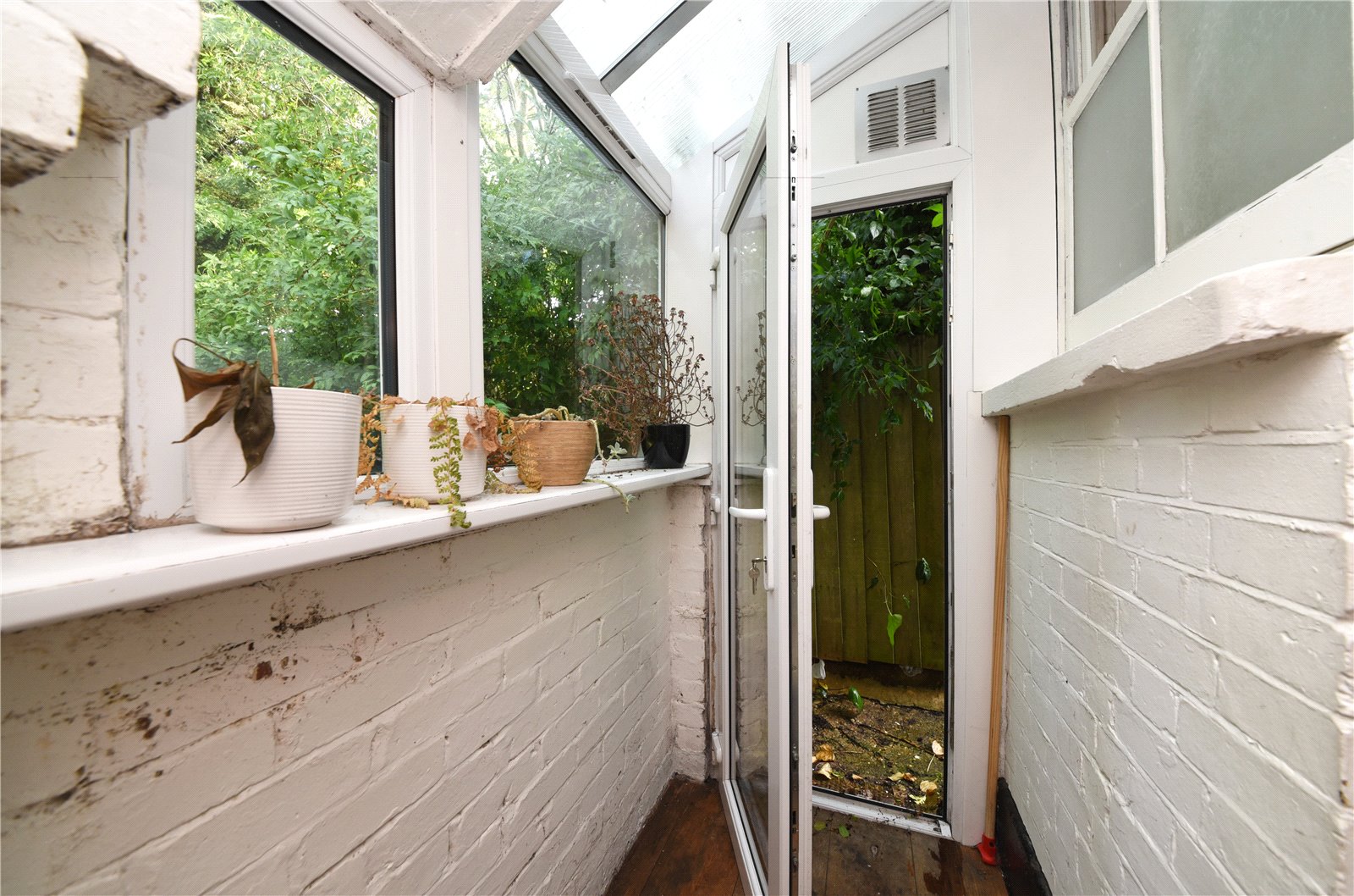 1 bed ground floor flat for sale in Rowsley Avenue, Hendon 4