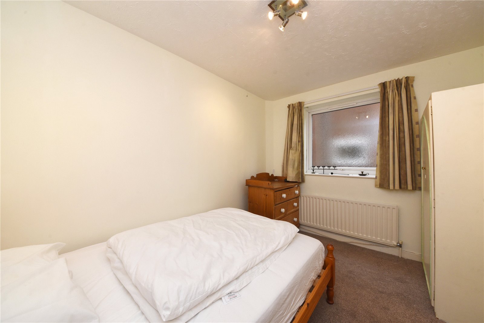 2 bed ground floor flat for sale in Bush Hill Park, Enfield 5