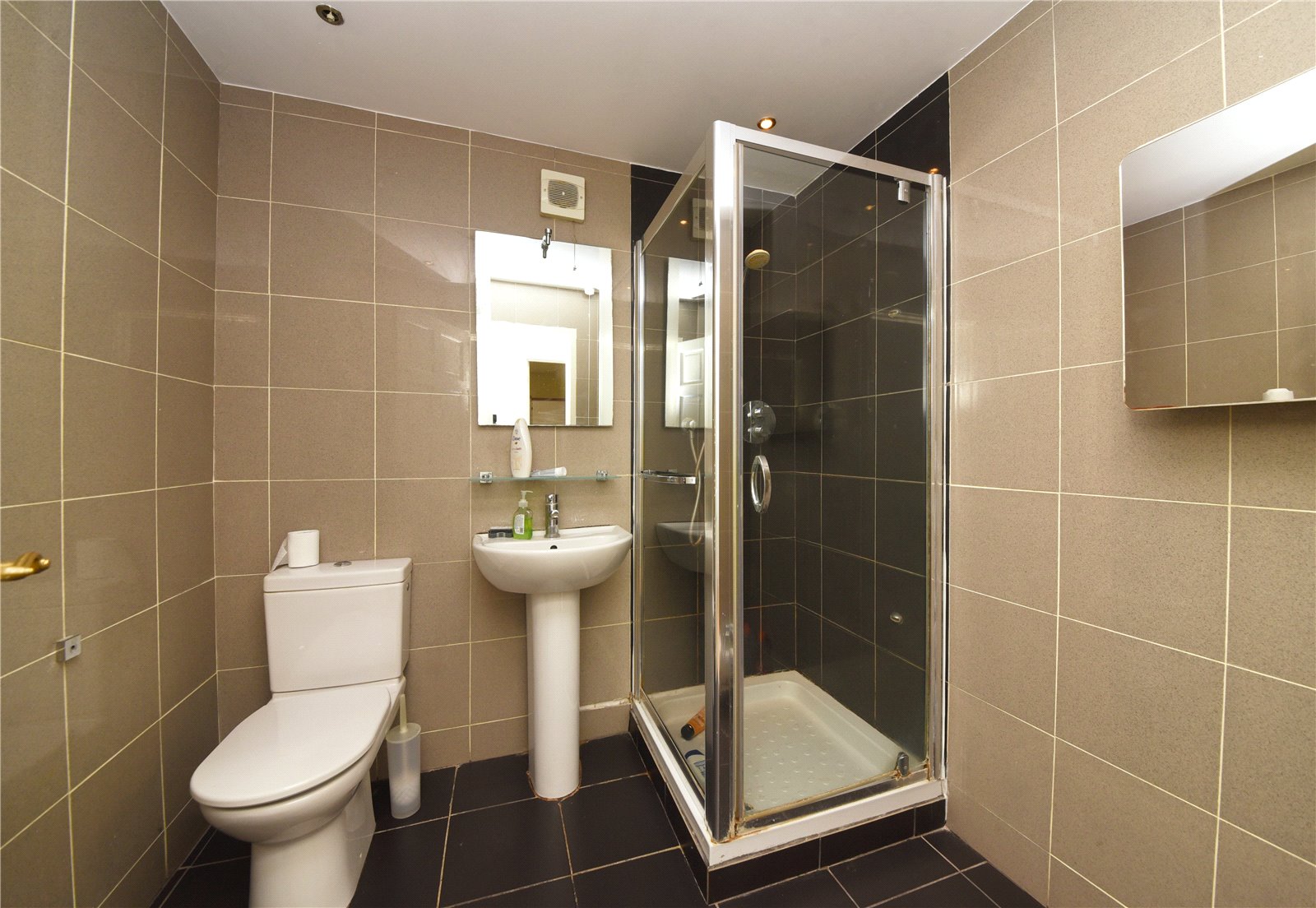 2 bed ground floor flat for sale in Bush Hill Park, Enfield 6