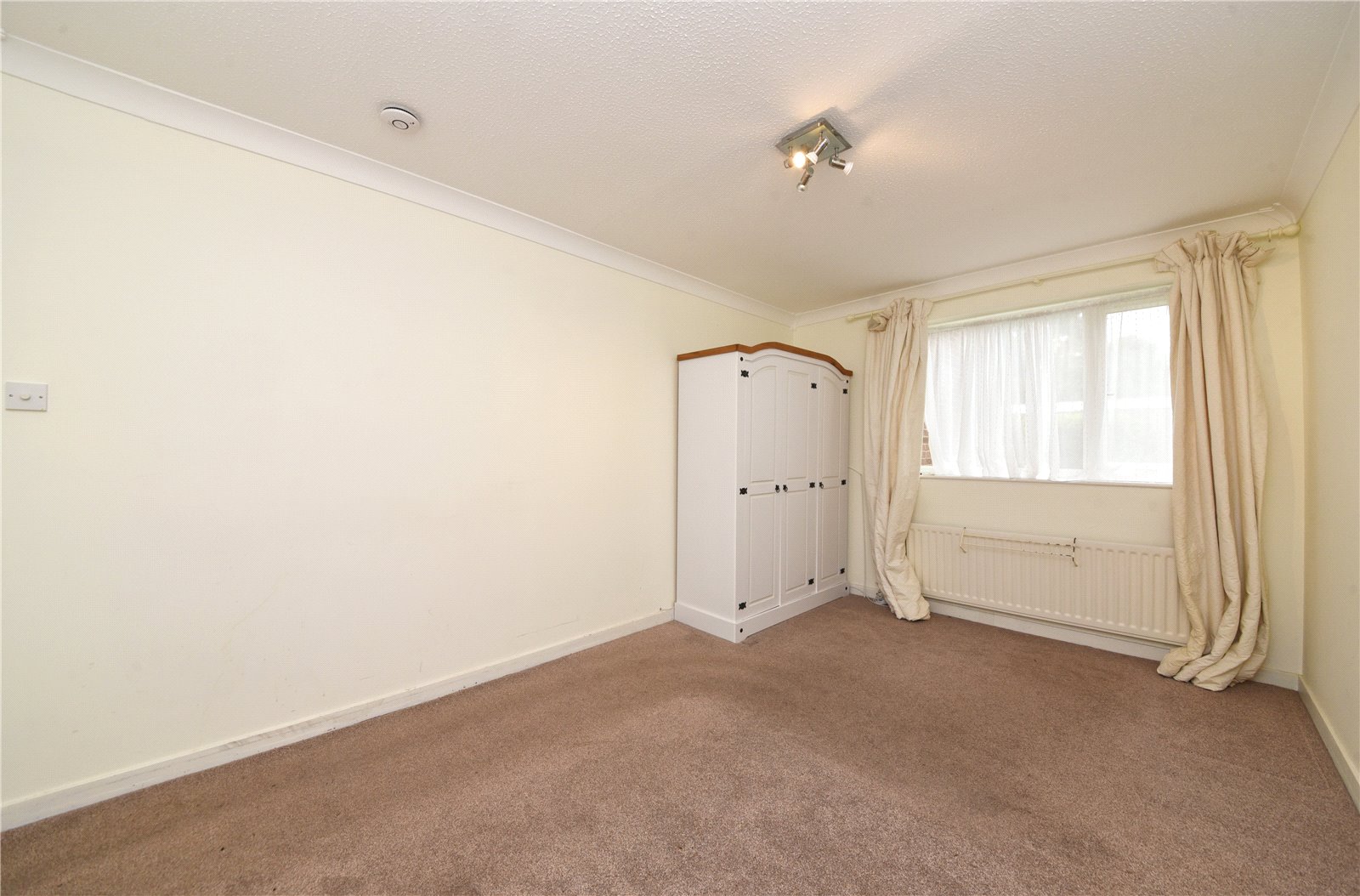 2 bed ground floor flat for sale in Bush Hill Park, Enfield 4