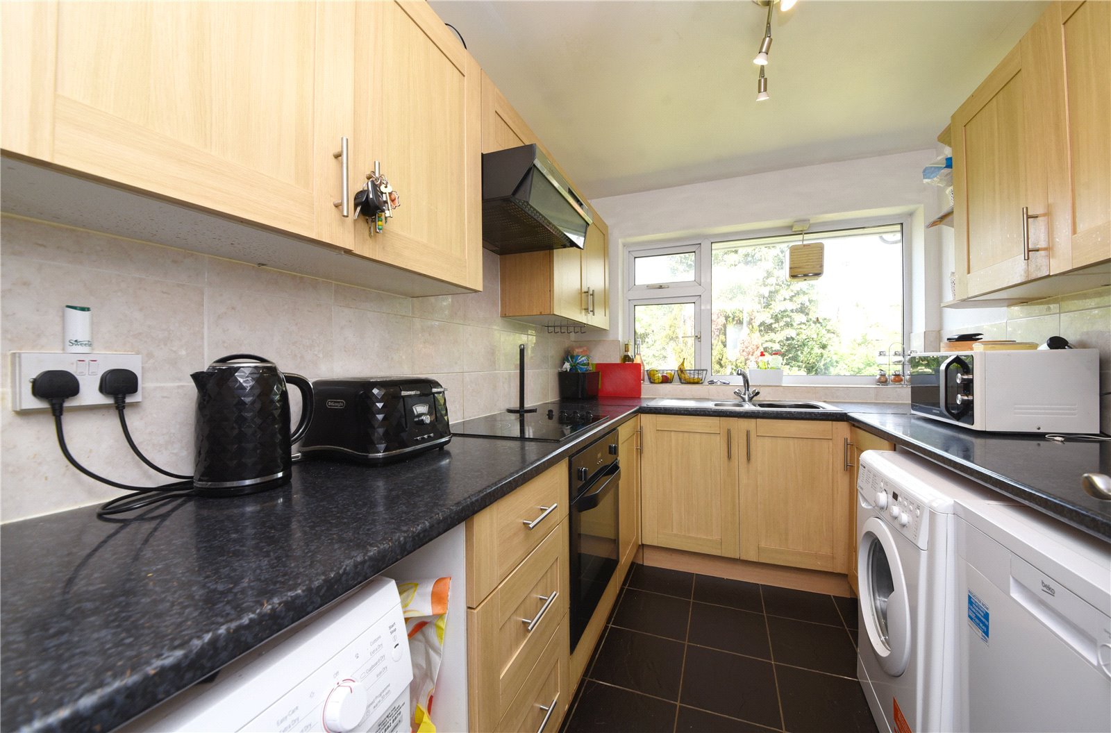 2 bed ground floor maisonette for sale in Red Road, Borehamwood 1
