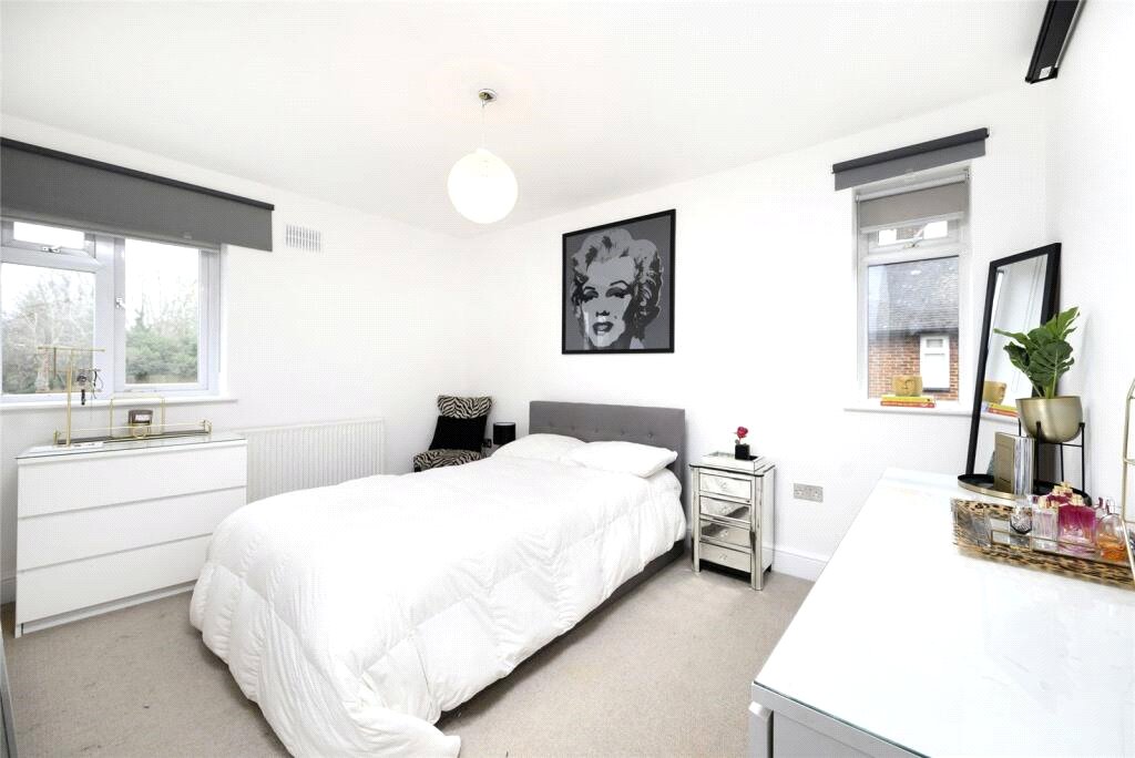 3 bed detached house for sale in Harcourt Road, Bushey 4