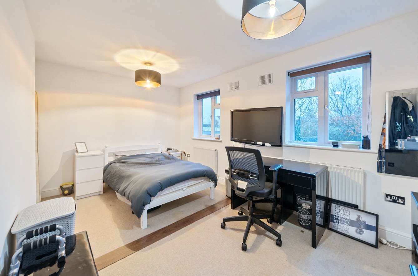 3 bed detached house for sale in Harcourt Road, Bushey 6