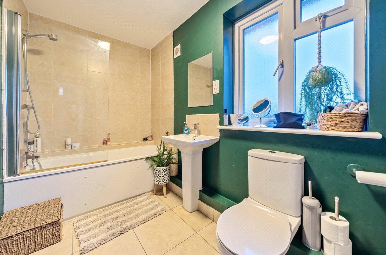 3 bed detached house for sale in Harcourt Road, Bushey 7