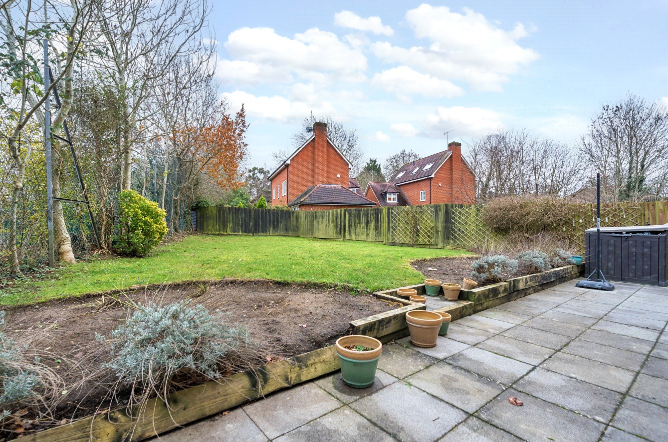 3 bed detached house for sale in Harcourt Road, Bushey 10