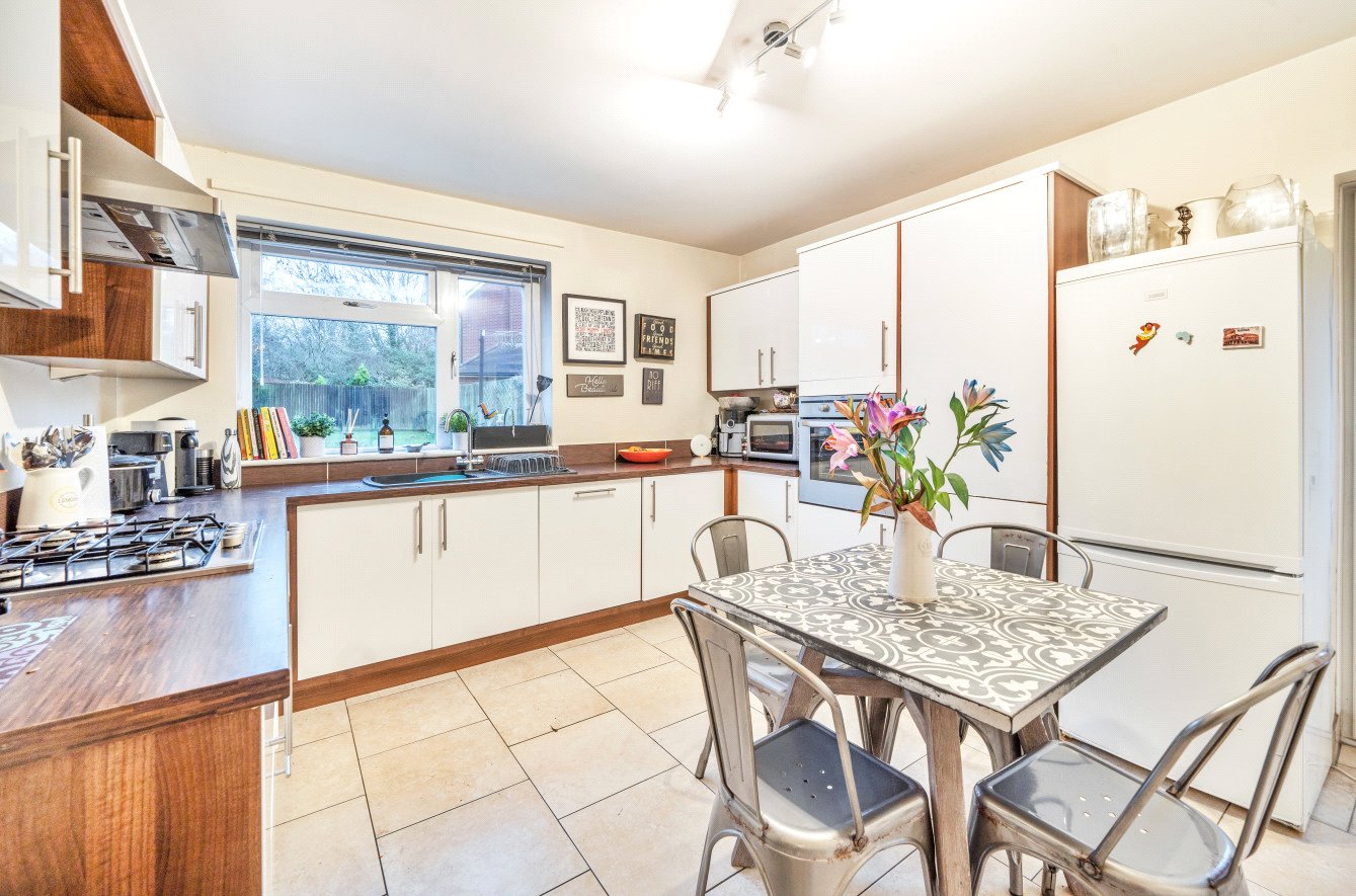 3 bed detached house for sale in Harcourt Road, Bushey 1