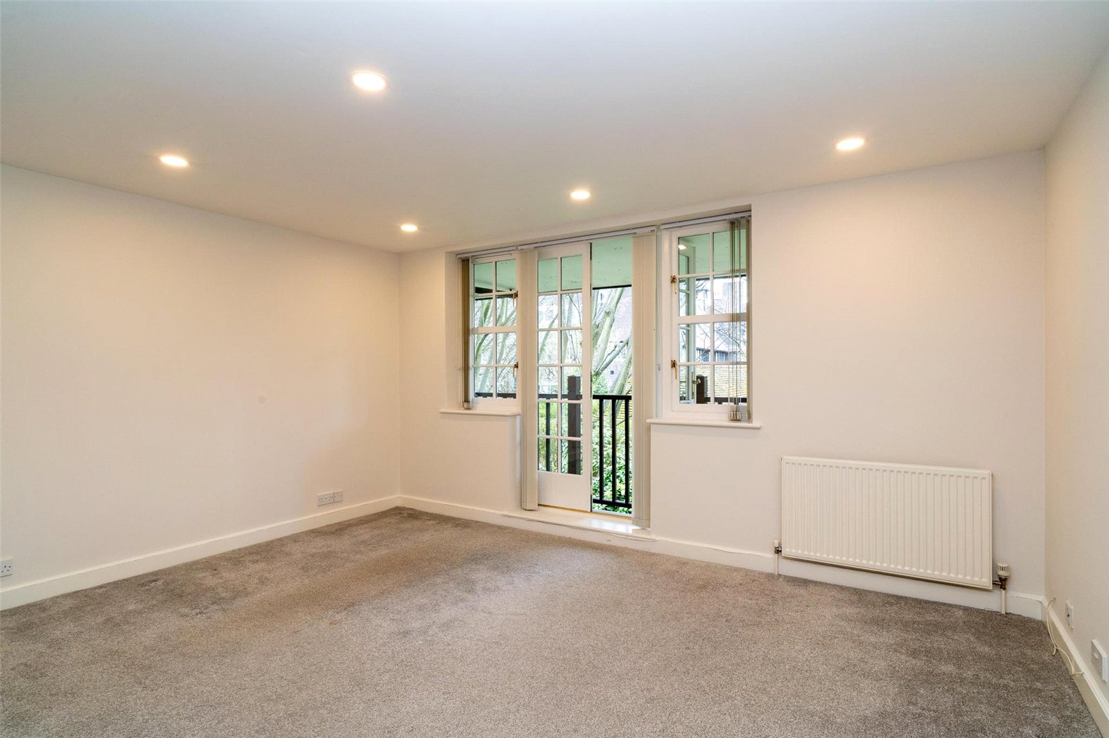 3 bed apartment for sale in Corringway, London  - Property Image 3