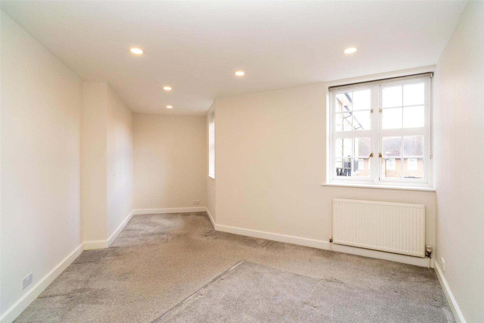 3 bed apartment for sale in Corringway, London  - Property Image 4