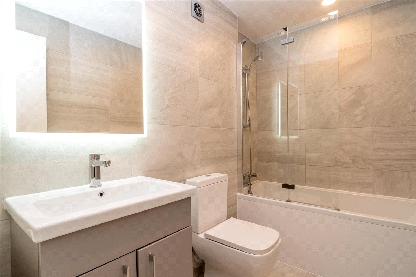 3 bed apartment for sale in Corringway, London  - Property Image 9