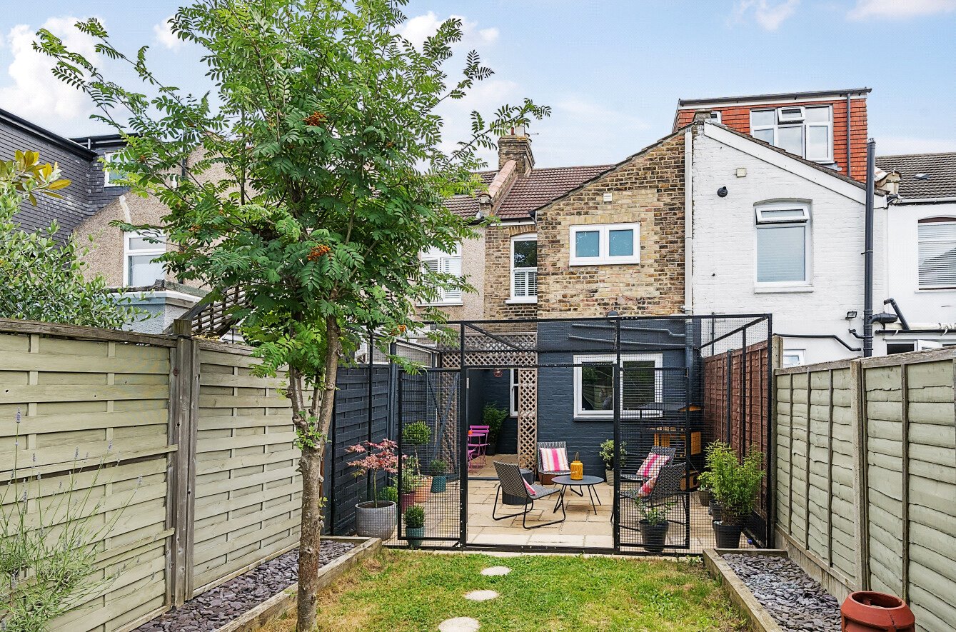 2 bed terraced house for sale in Bush Hill Park, Enfield 8