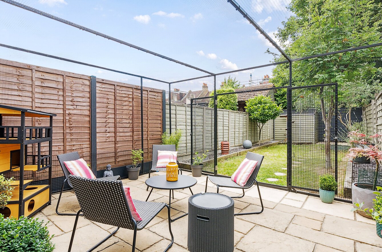 2 bed terraced house for sale in Bush Hill Park, Enfield 5