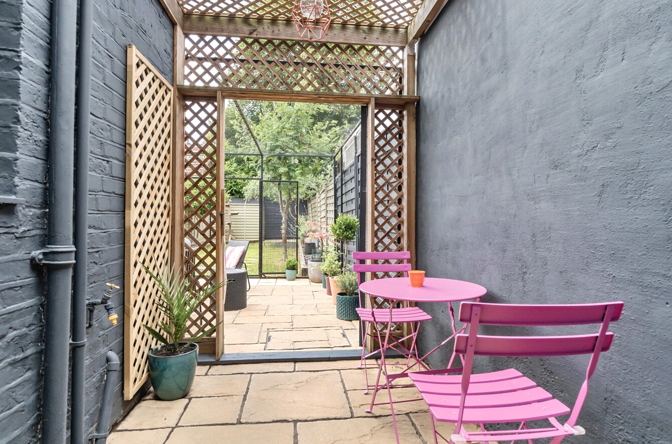 2 bed terraced house for sale in Bush Hill Park, Enfield 10