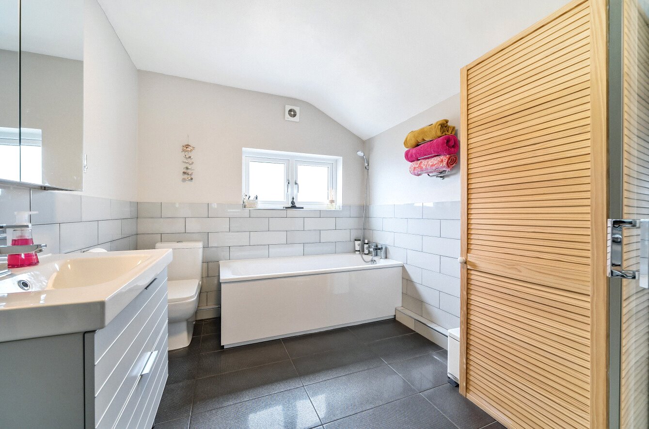 2 bed terraced house for sale in Bush Hill Park, Enfield 9