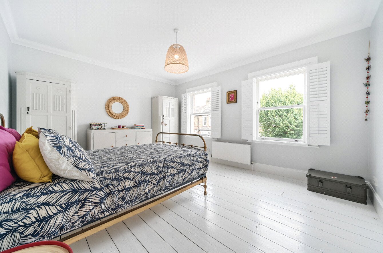 2 bed terraced house for sale in Bush Hill Park, Enfield 2