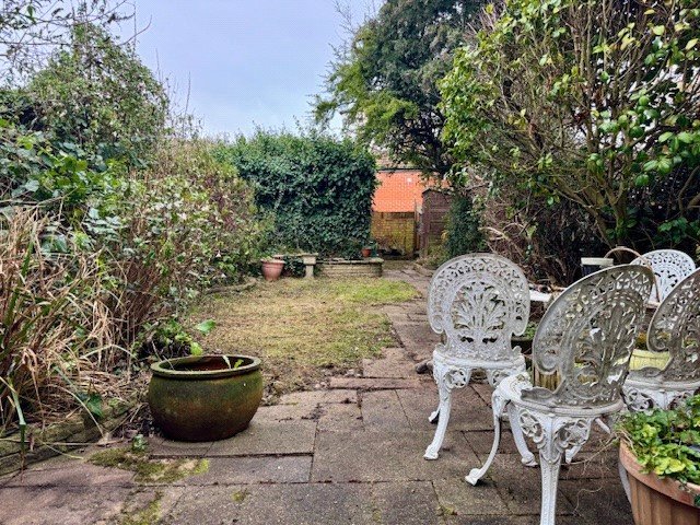 4 bed terraced house for sale in Winchmore Hill 3