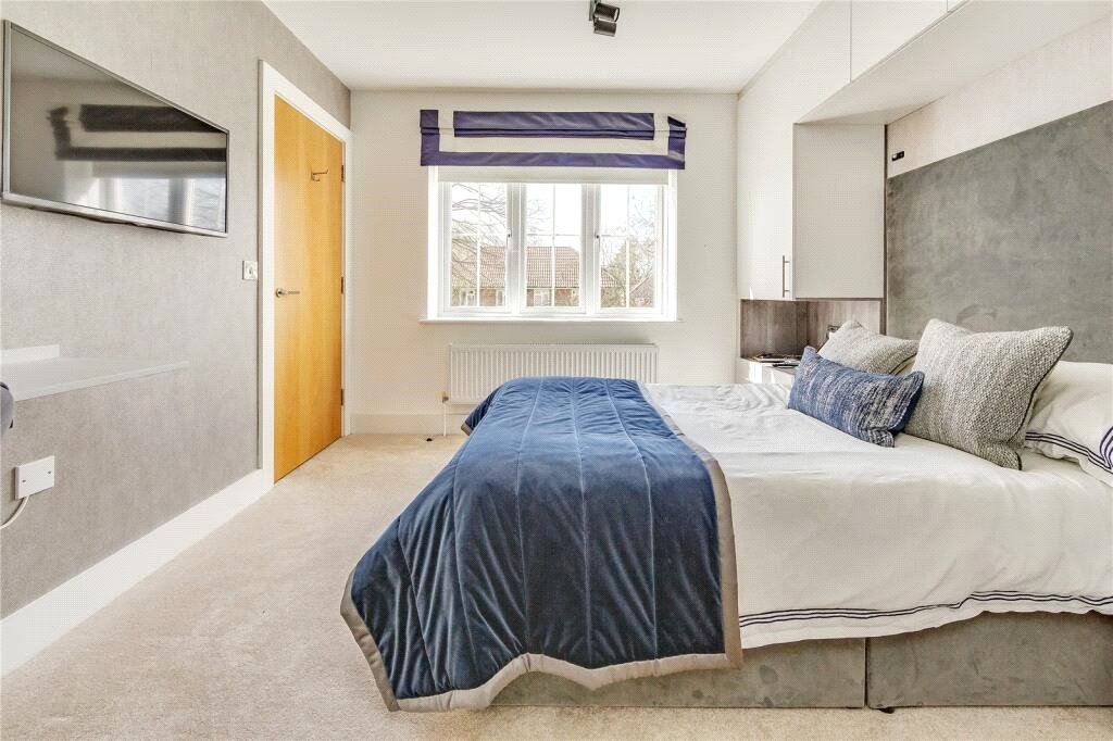 5 bed detached house for sale in Harcourt Road, Bushey 3