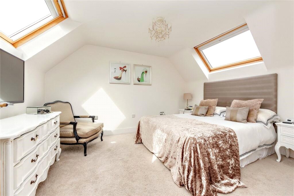 5 bed detached house for sale in Harcourt Road, Bushey 5